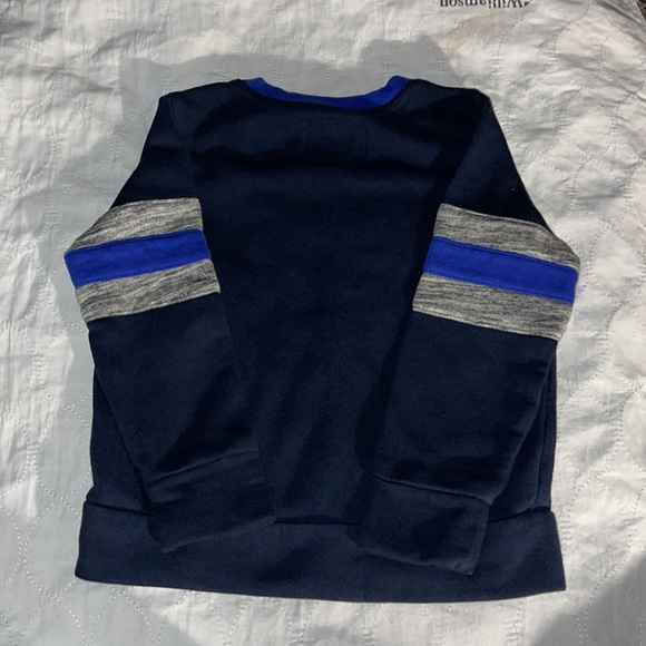 Old navy size 5 sweatshirt with bears logo.Navy, yellow, gray, bright blue. - Picture 2 of 5